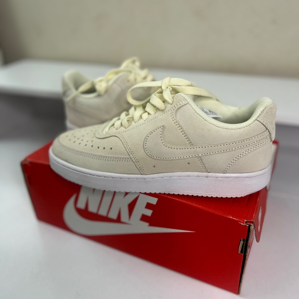 Women’s Nike court vision lows